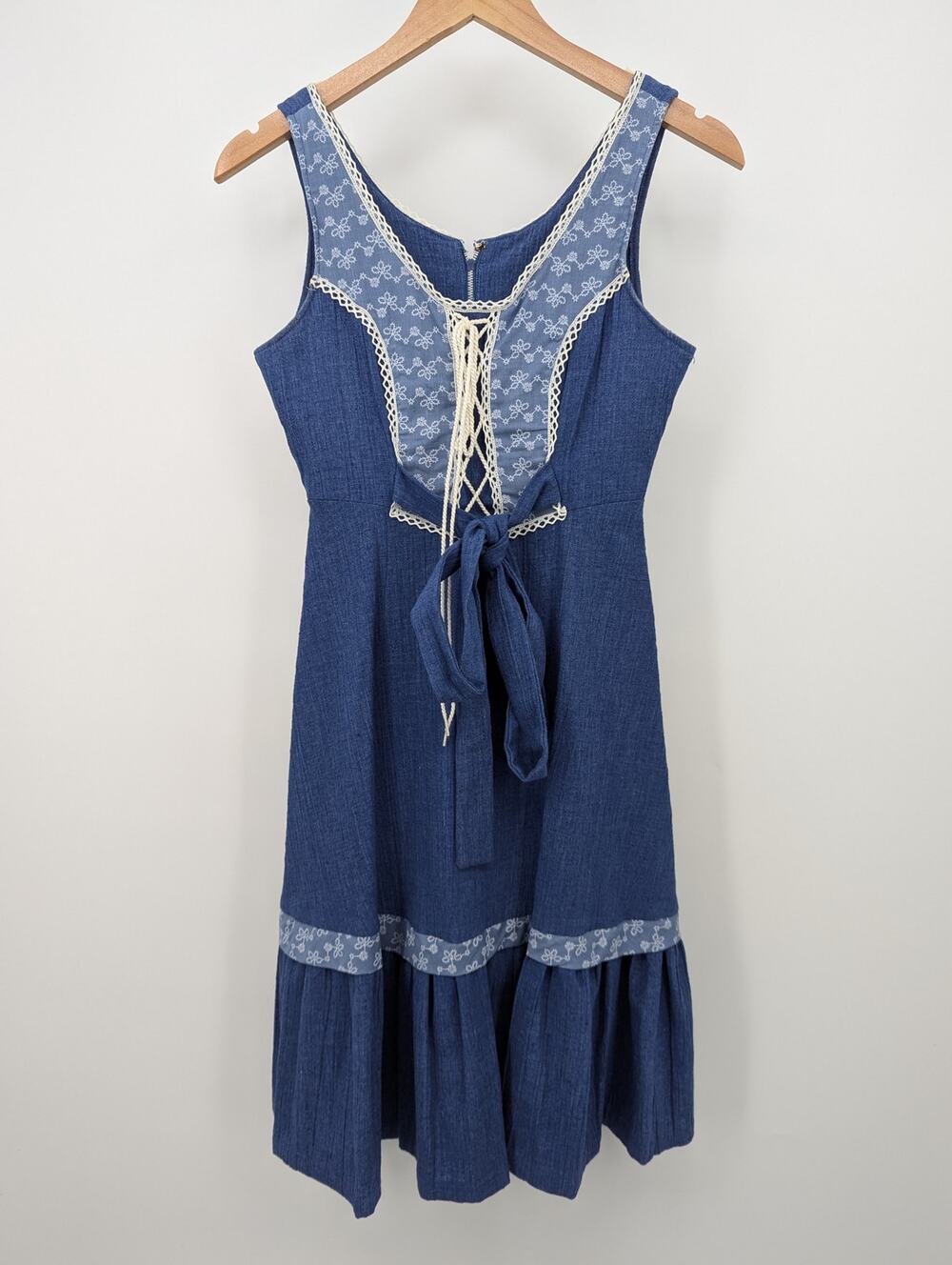 Vintage 1970s Boho Prairie Cottagecore Lace Up Dress Cotton Blend Tiered Size 5